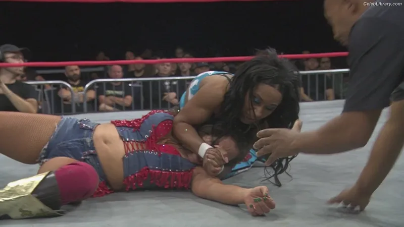 Mickie James photo 7 of 1064