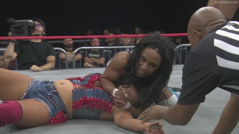 Mickie James photo 13 of 1064