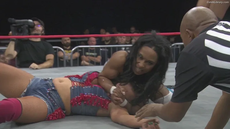 Mickie James photo 14 of 1064