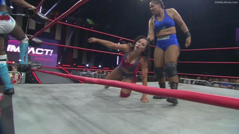 Mickie James photo 11 of 1064