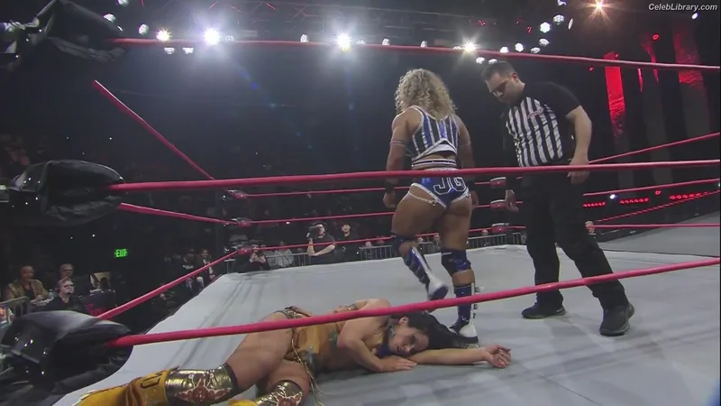 Mickie James photo 18 of 1064