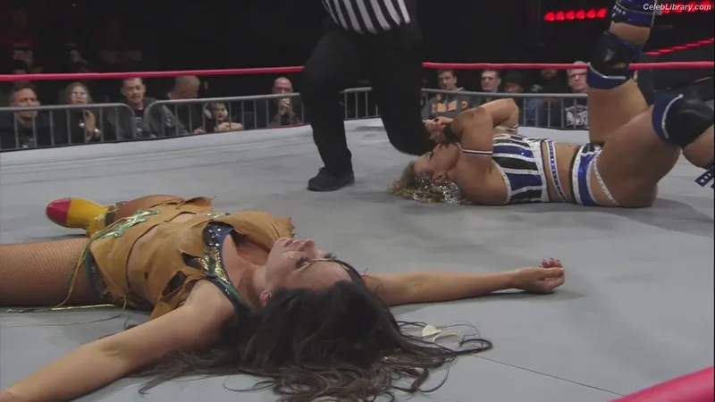 Mickie James photo 22 of 1064