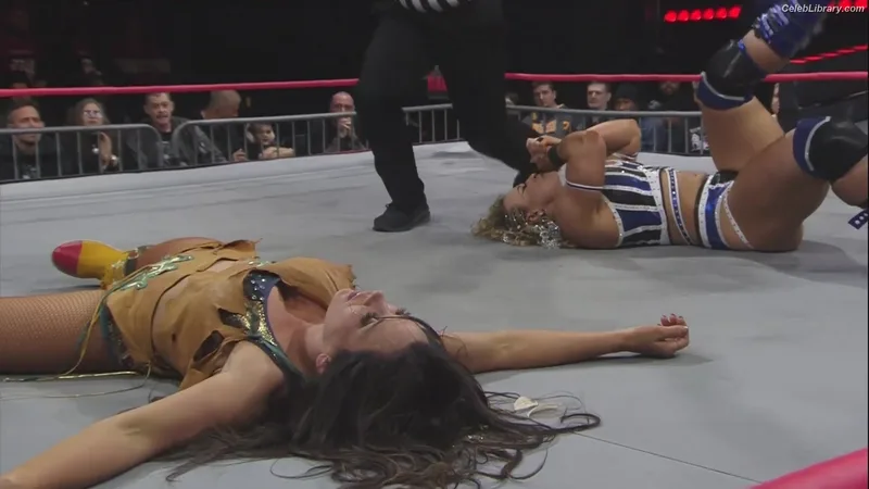 Mickie James photo 23 of 1064