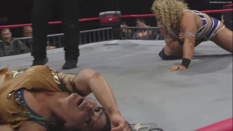 Mickie James photo 5 of 1064