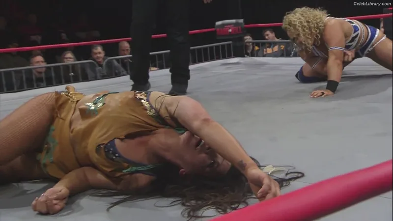 Mickie James photo 7 of 1064