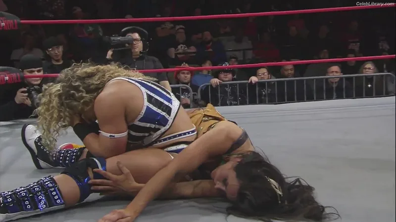 Mickie James photo 11 of 1064