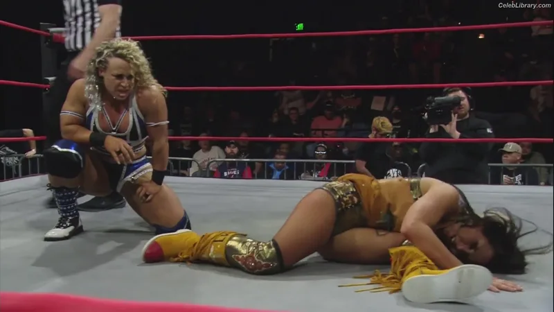 Mickie James photo 2 of 1064