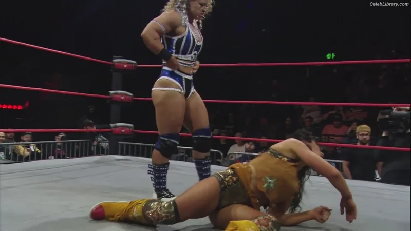 Mickie James photo 5 of 1064