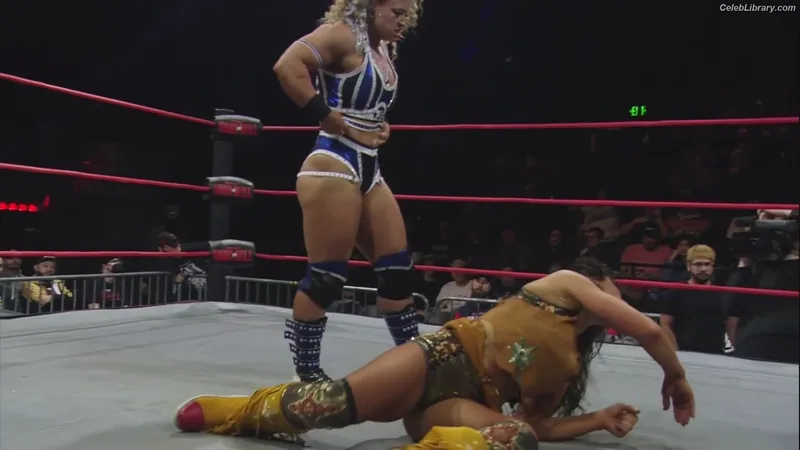Mickie James photo 6 of 1064