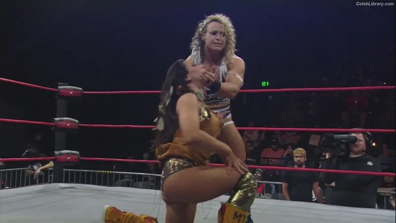 Mickie James photo 8 of 1064