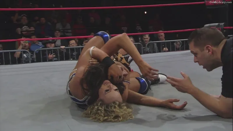 Mickie James photo 7 of 1064