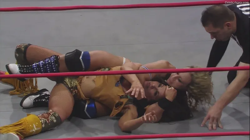 Mickie James photo 11 of 1064