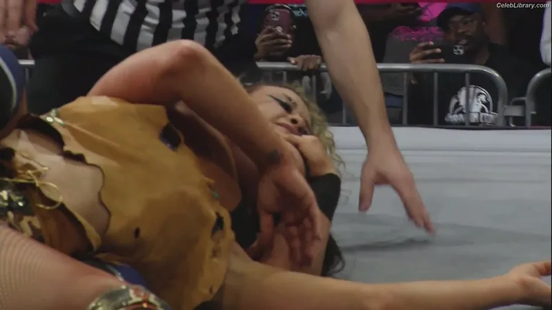Mickie James photo 13 of 1064