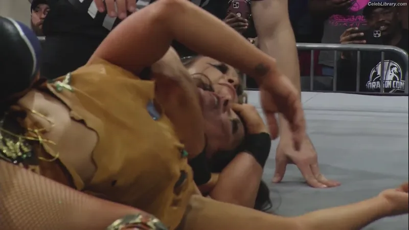 Mickie James photo 16 of 1064