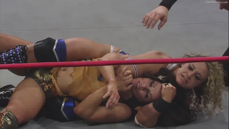 Mickie James photo 19 of 1064