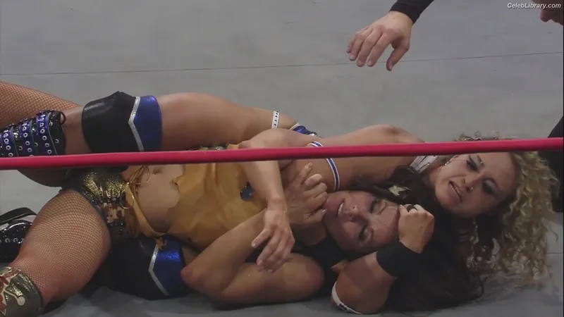 Mickie James photo 20 of 1064