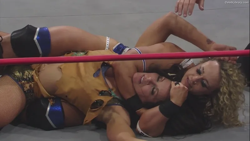 Mickie James photo 22 of 1064