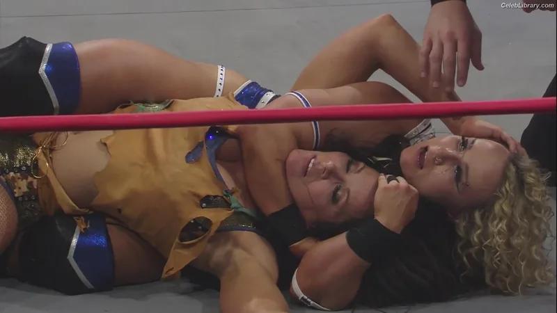 Mickie James photo 23 of 1064