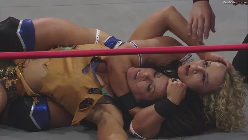 Mickie James photo 24 of 1064