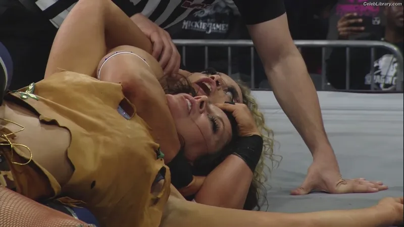 Mickie James photo 2 of 1064