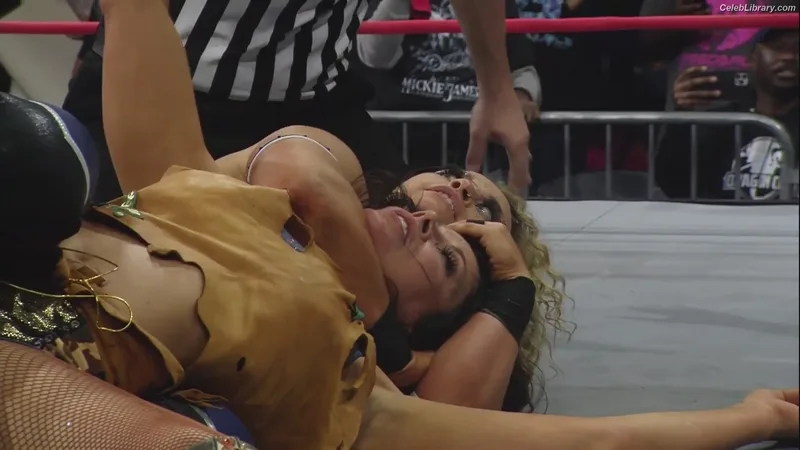 Mickie James photo 4 of 1064