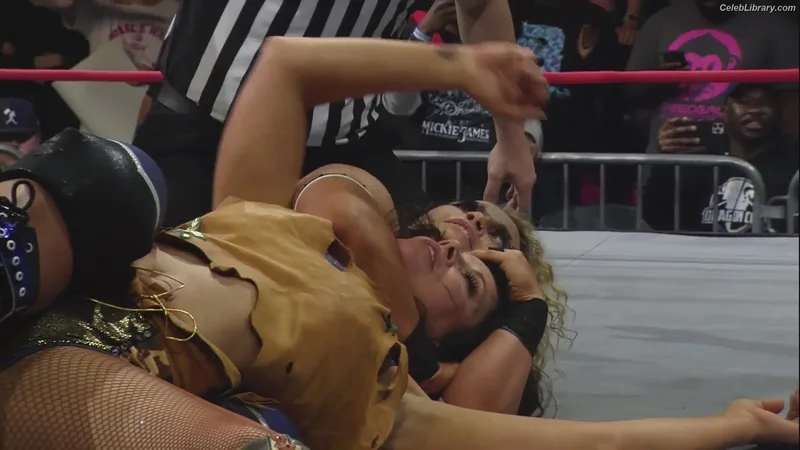 Mickie James photo 5 of 1064