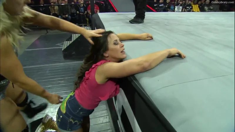 Mickie James photo 9 of 1064