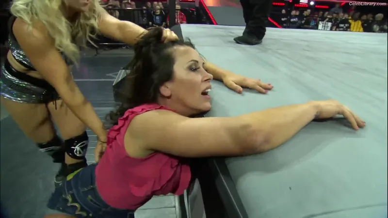 Mickie James photo 11 of 1064