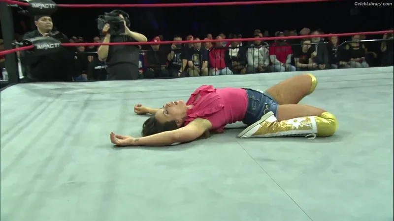 Mickie James photo 4 of 1064