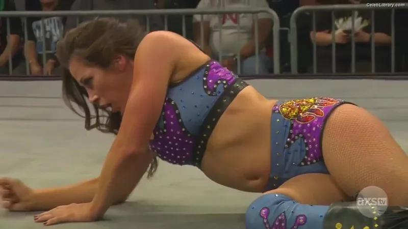 Mickie James photo 11 of 1064