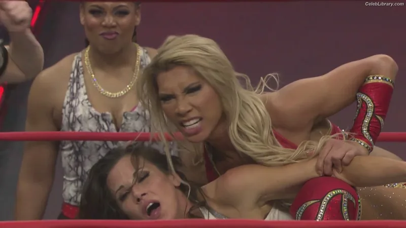 Mickie James photo 2 of 1064