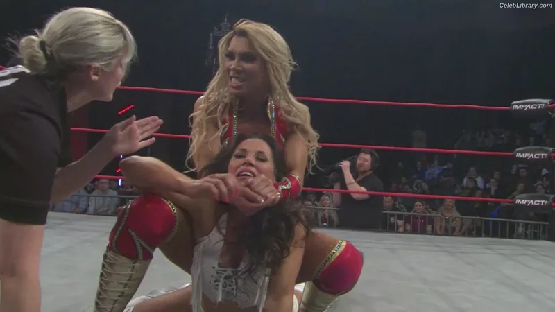 Mickie James photo 8 of 1064
