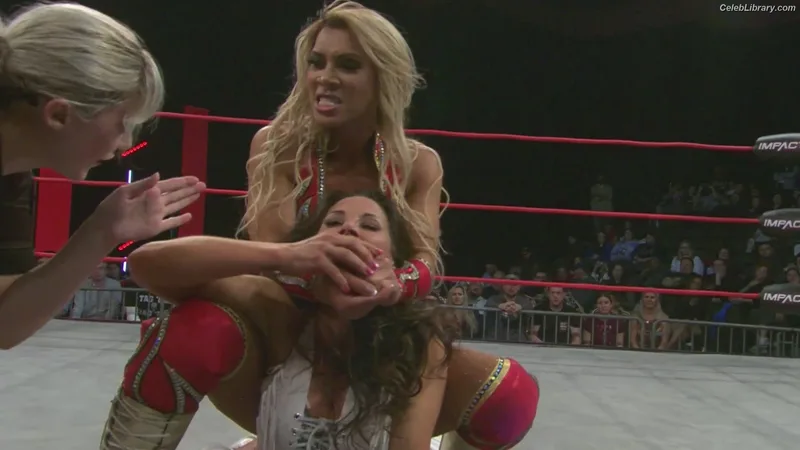 Mickie James photo 11 of 1064