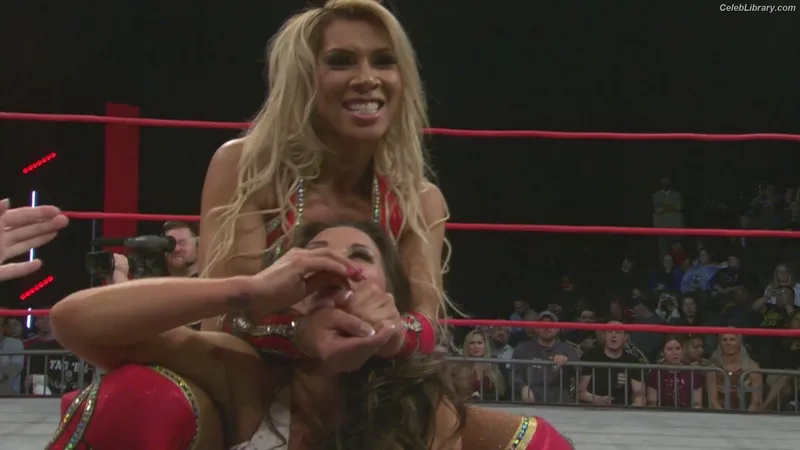 Mickie James photo 14 of 1064