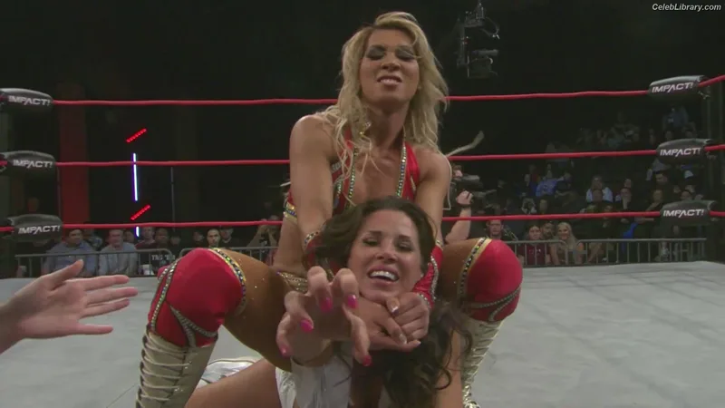 Mickie James photo 20 of 1064