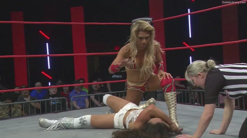 Mickie James photo 11 of 1064