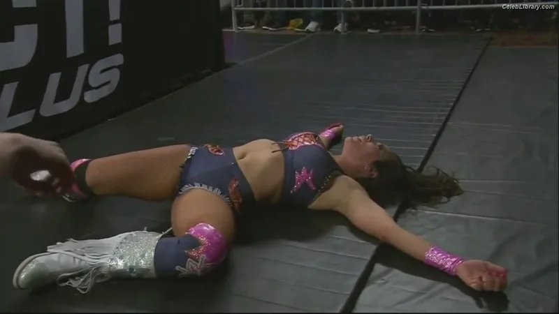Mickie James photo 13 of 1064