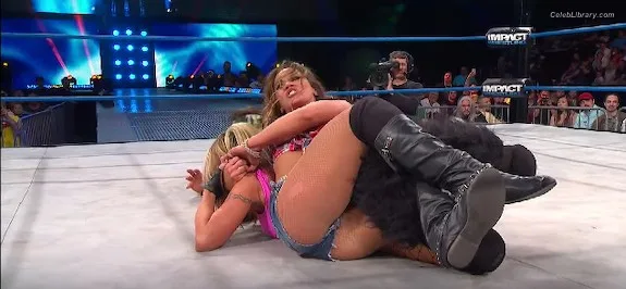Mickie James photo 7 of 1064
