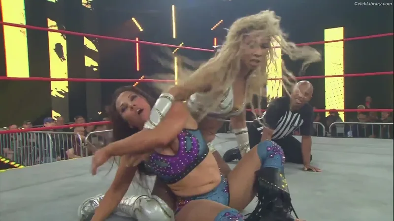 Mickie James photo 12 of 1064