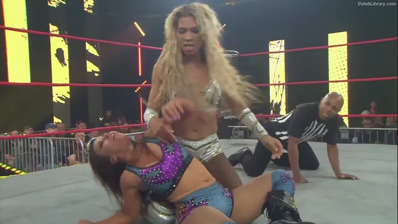 Mickie James photo 13 of 1064