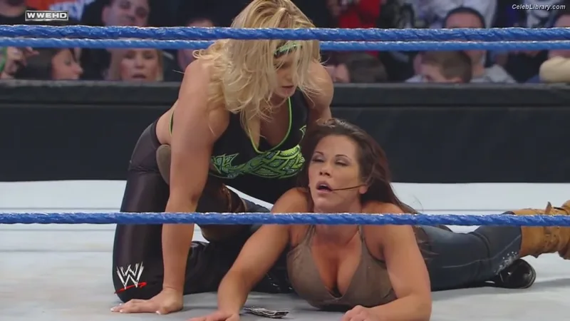 Mickie James photo 3 of 1064