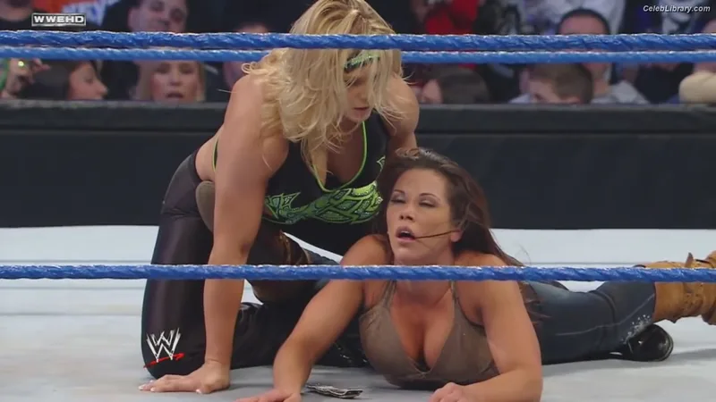 Mickie James photo 4 of 1064