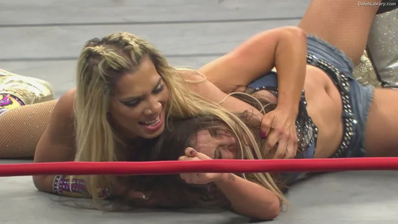Mickie James photo 22 of 1064