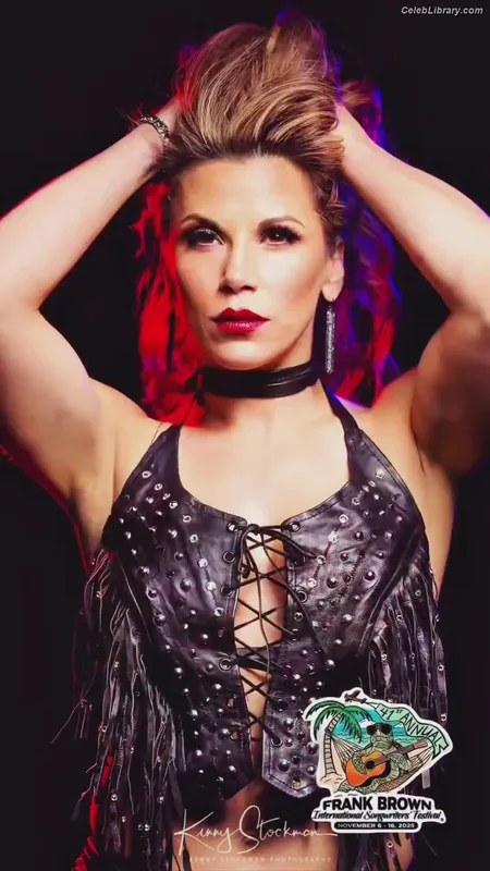 Mickie James photo 23 of 1064