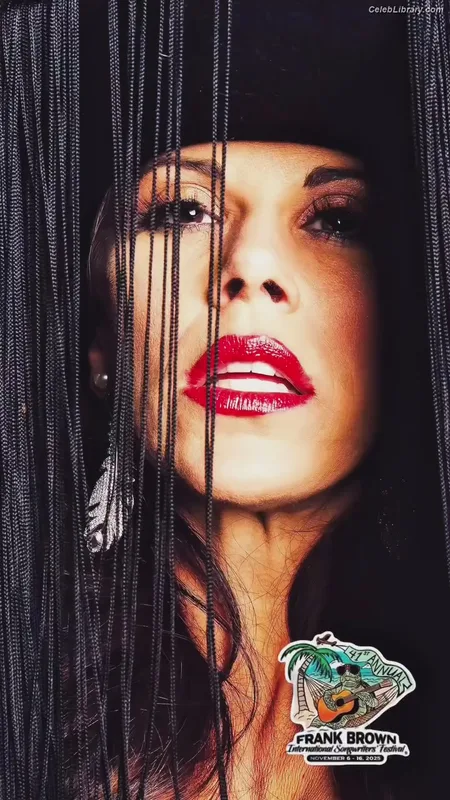 Mickie James photo 2 of 1064