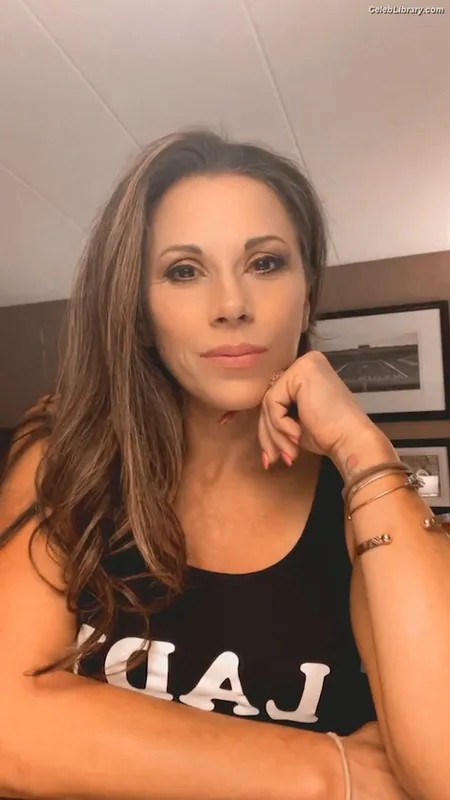 Mickie James photo 17 of 1064