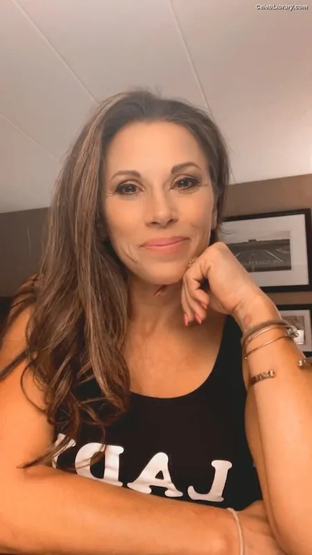 Mickie James photo 18 of 1064