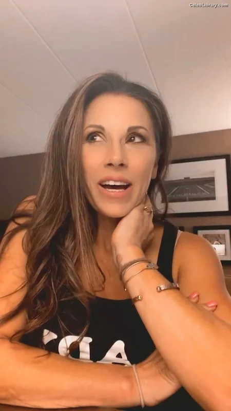 Mickie James photo 22 of 1064