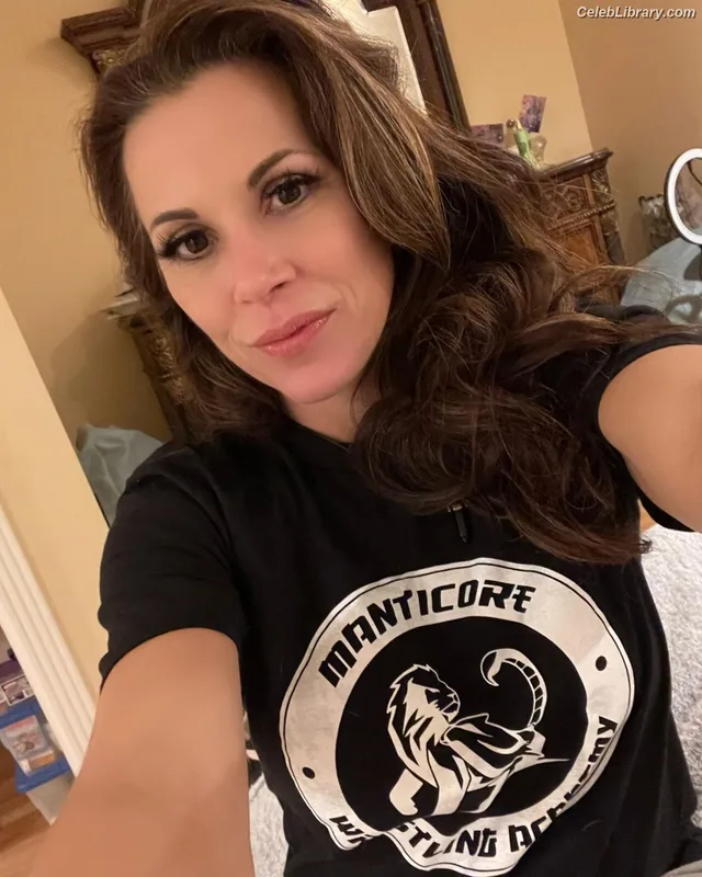 Mickie James photo 4 of 1064