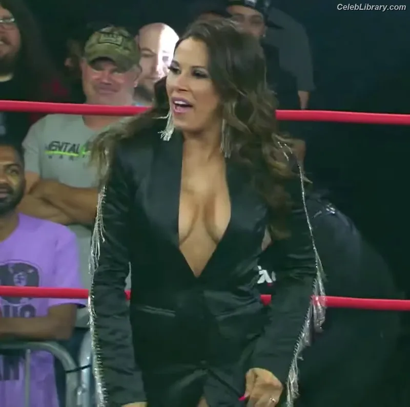 Mickie James photo 15 of 1064
